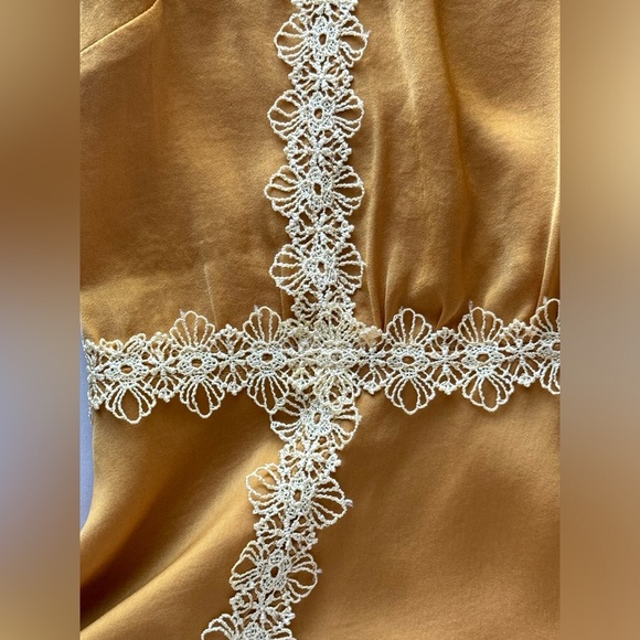 MODCLOTH Woman's Mustard Short Sleeve Lace Embellished Blouse, Size M - Picture 6 of 8